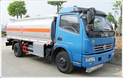 東風(fēng)多利卡加油車(chē)